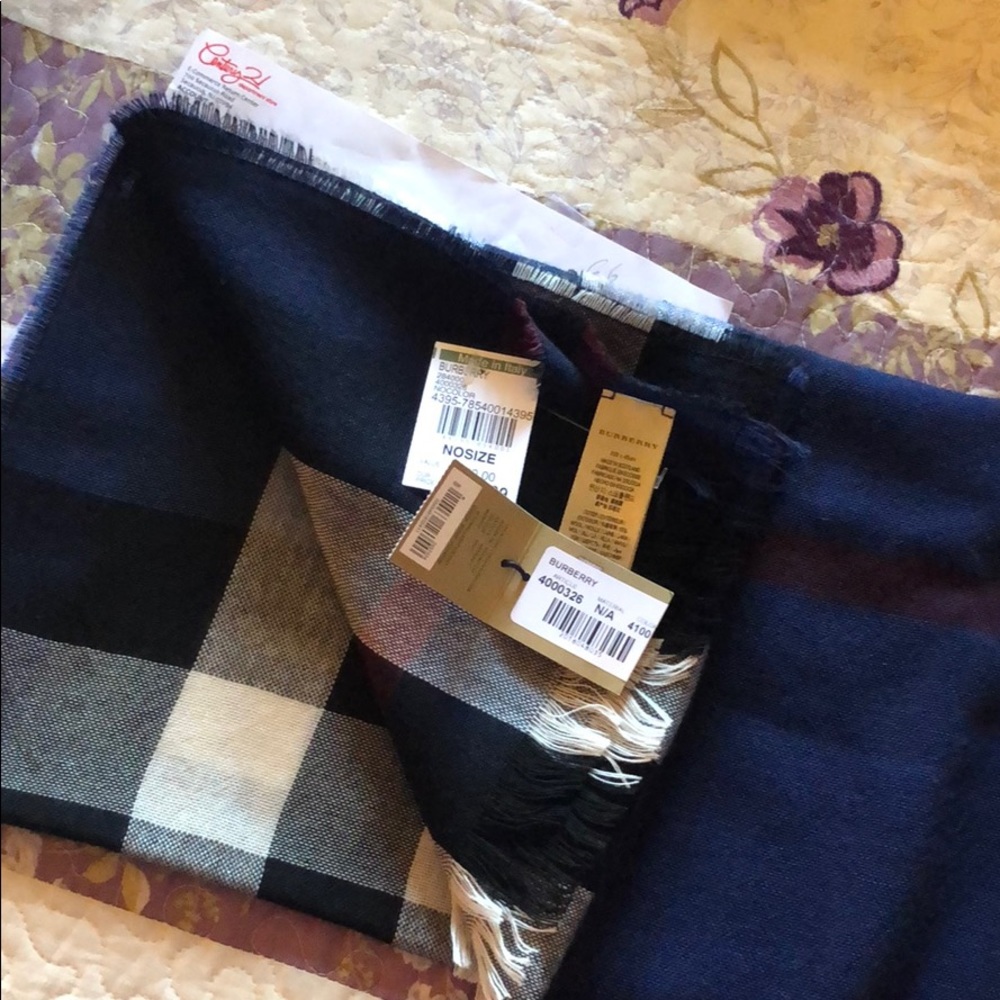NWT authentic Burberry navy blue scarf